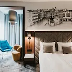 Garden Square Hotel