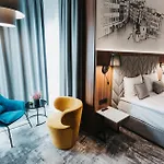 Garden Square Hotel
