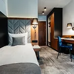 Garden Square Hotel 4*