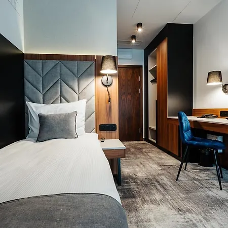 Garden Square Hotel 4*